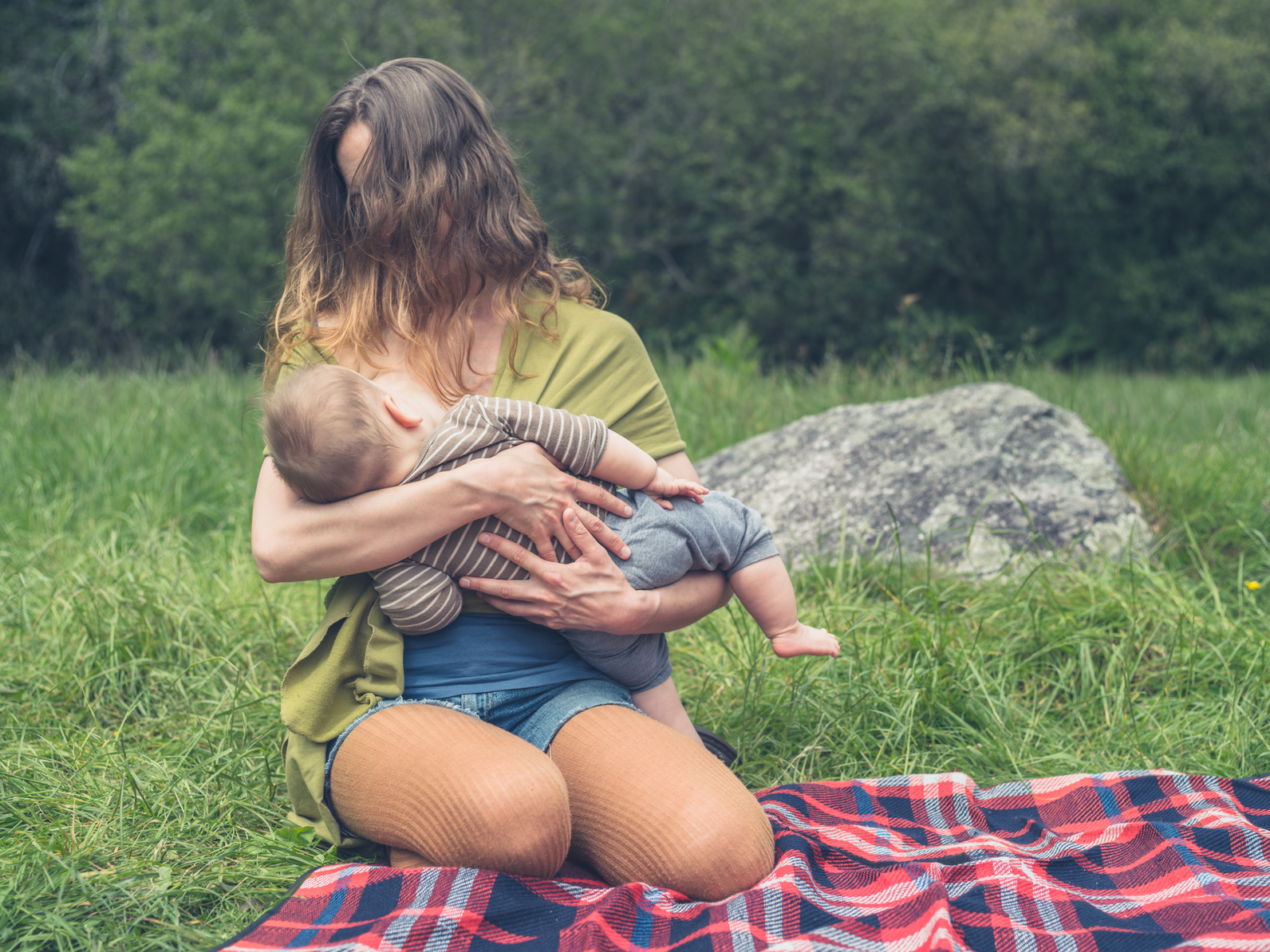 Гв летом. Фотограф Джейд Билл Breastfeeding.